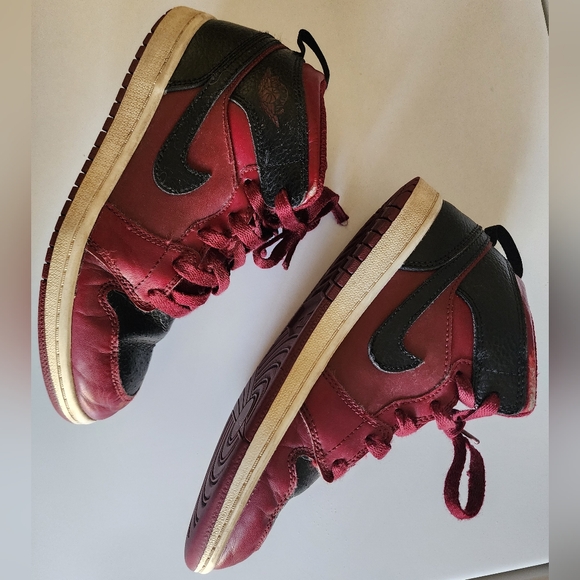 Nike Kids Red and Black Sneakers - Picture 3 of 10